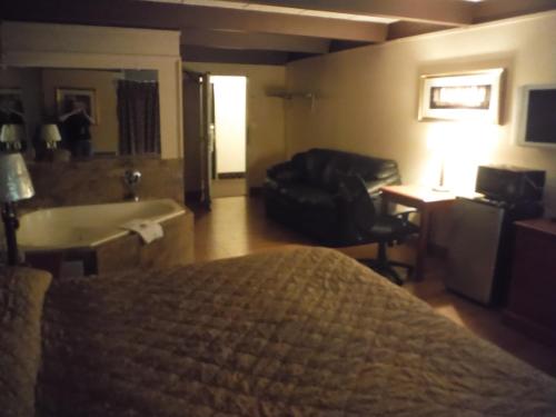 Budgetel Inn & Suites Hotel – Grand Rapids, MI