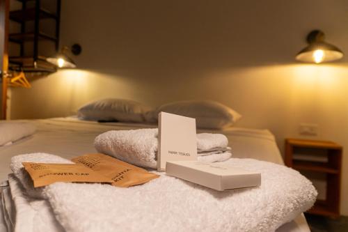 1 queen bed, 1 twin bed