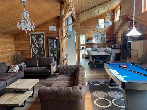 Luxury Holiday Home with Private Lake in นานทาลี