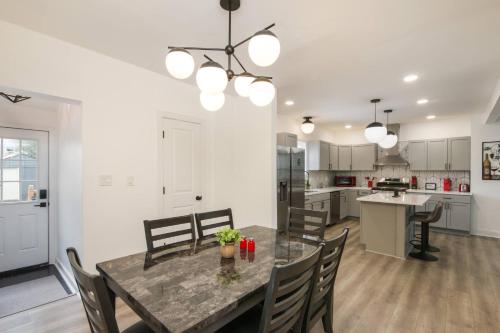 5th Street Retreat Private Home OSU, Short North in Columbus, USA