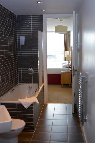 PREMIER SUITES Liverpool - image 14