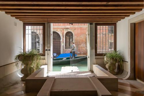 Fenice Charme Canal View - image 7
