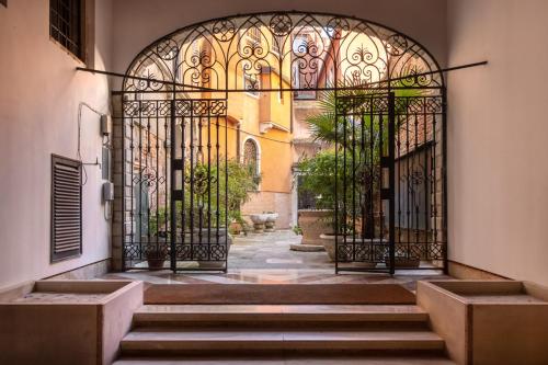 Fenice Charme Canal View - image 10