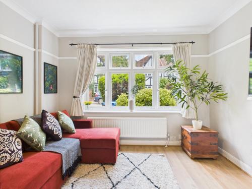 Lovely 4 bed Wimbledon and Parking, London