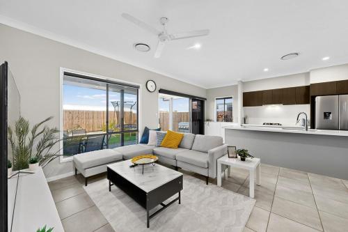 Griffin Family Stay 4BR New Home in Kallangur