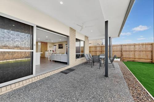 Griffin Family Stay 4BR New Home in Kallangur