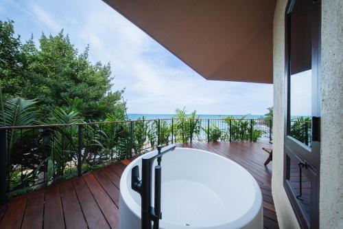 Kira Baya Koh Samed