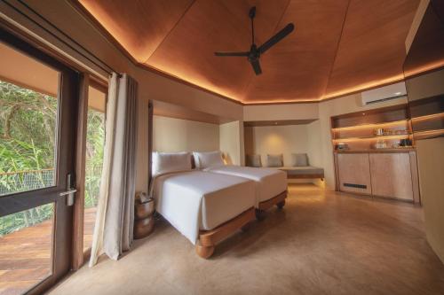 Kira Baya Koh Samed