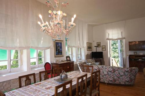 Koplietošanas atpūtas telpa ar TV, La Corte Bonomini in Neviano Degli Arduini