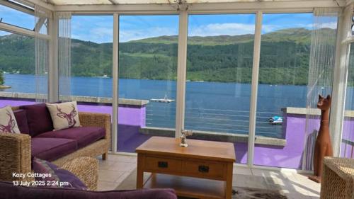Jenny's Bay with Hot Tub in Lochgoilhead