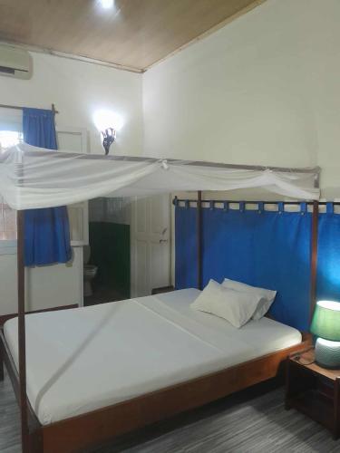 1 double bed, 1 twin bed