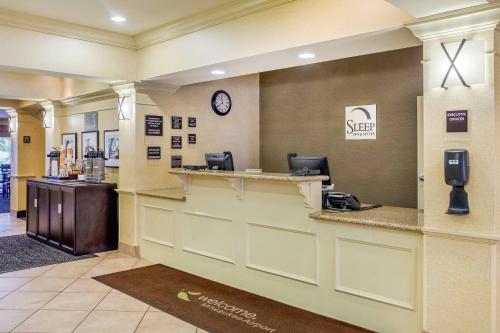 Sleep Inn & Suites Airport Milwaukee - image 11