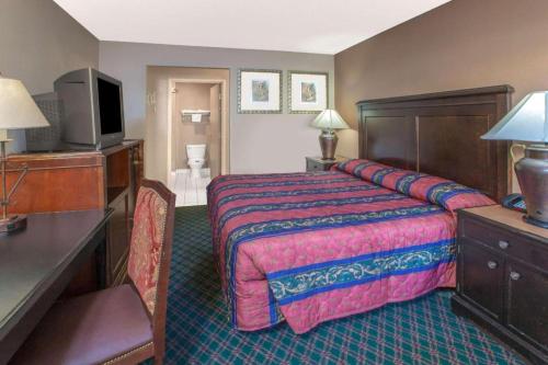 Knights Inn - Forest Hill, TX in Forest Hill