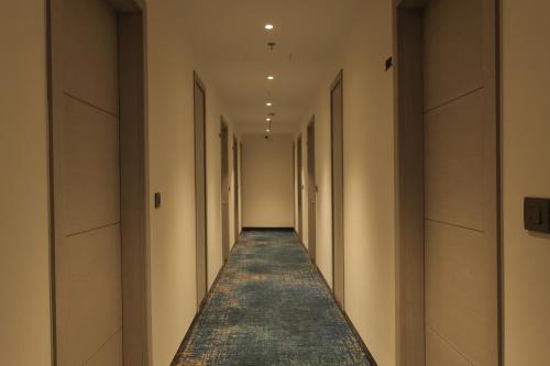 Lakefront Hotel by Brijwasi - image 5