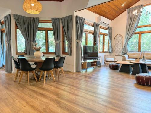 THE HOUSE ROSH PINA - 3BRM WITH POOl in روش بينا سيتي سنتر