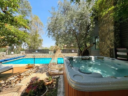 THE HOUSE ROSH PINA - 3BRM WITH POOl in روش بينا سيتي سنتر