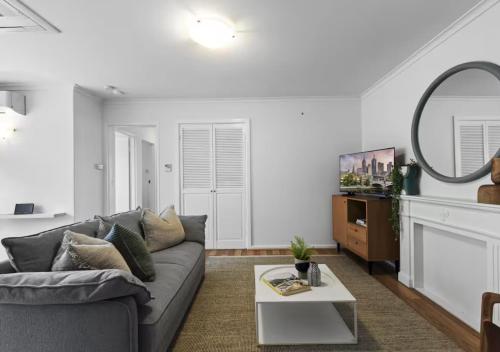 Közös társalgó / TV, Charming 2 bed in the Heart of Camberwell in Camberwell