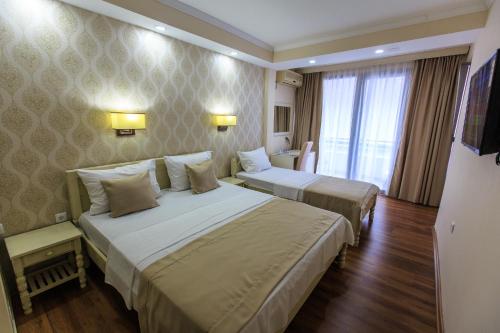 Fasilitas, Sirena Marta in Sutomore