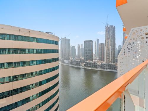 Cozy Retreat 1Bedroom on the Business Bay Canal by Suiteable Interiors, Dubai (foto 3)