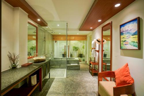 room detail thumbnail 2