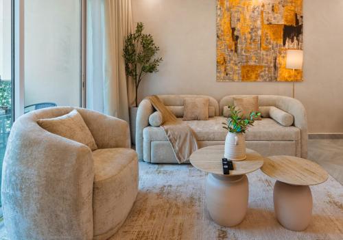 Allsopp & Allsopp - 1-Bedroom Apartment in Al Thayyal The Greens - image 5
