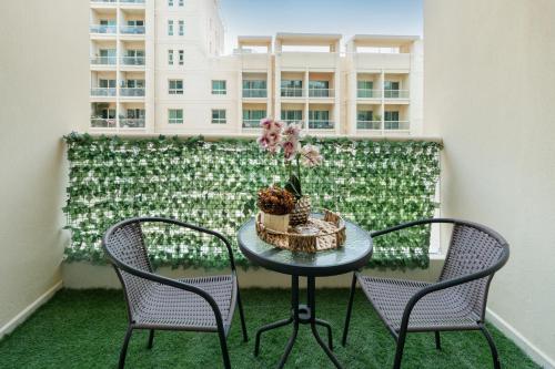 Allsopp & Allsopp - 1-Bedroom Apartment in Al Thayyal The Greens - image 9