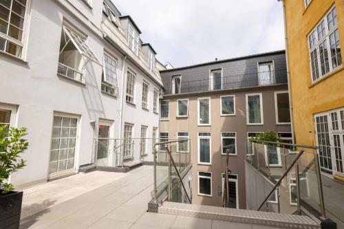 Family-Friendly Home for 10 in Prime Location - main image
