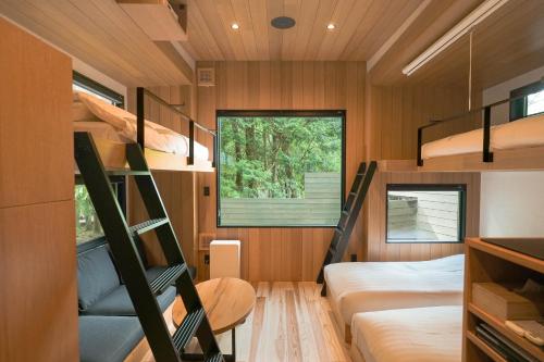 Tiny Base The MOUNTAiN