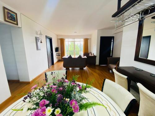 Nuwaraeliya Penthouse Apartment with pool & Panaromic Views - image 2