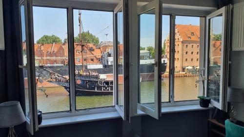 Magical River View by Downtown Apartments 4