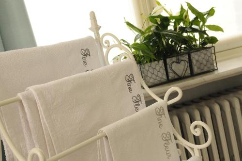B&B Fine Fleur - image 13