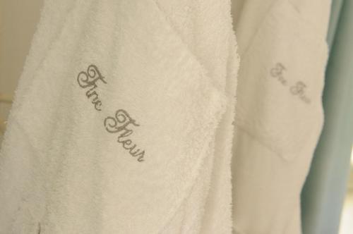 B&B Fine Fleur - image 5