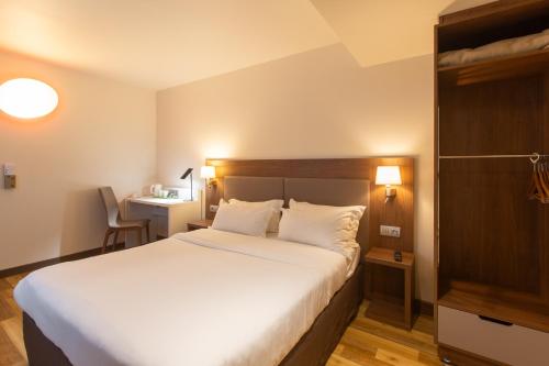 1 queen bed