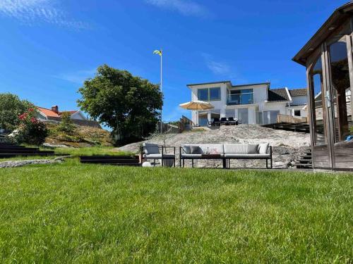 Villa with spectacular sea view in Hyppeln