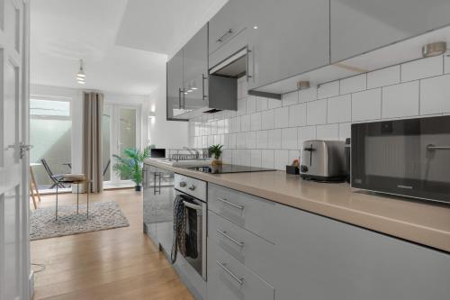 Stylish Lena Apartments Hammersmith - image 4