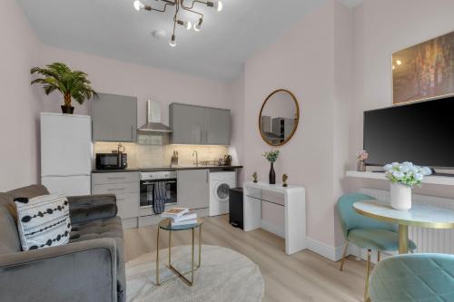 Stylish Lena Apartments Hammersmith - image 11