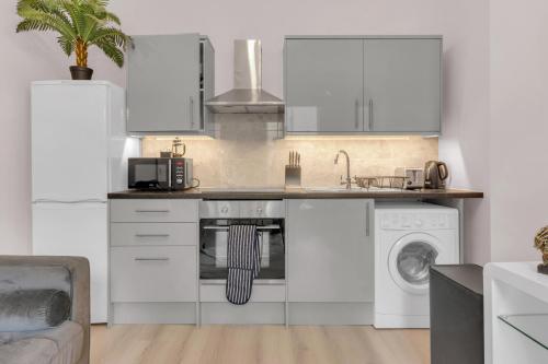 Stylish Lena Apartments Hammersmith - image 5