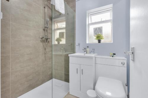 Stylish Lena Apartments Hammersmith - image 12