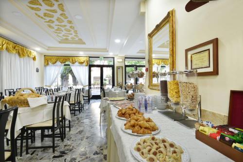 Hotel Ristorante Commercio - image 13