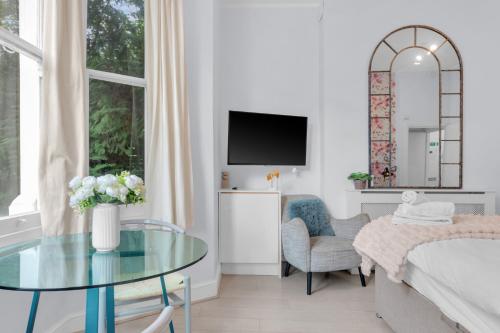 Stylish Lena Apartments Hammersmith - image 3