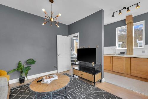 Stylish Lena Apartments Hammersmith - image 9