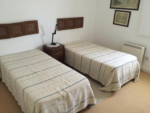 2 twin beds
