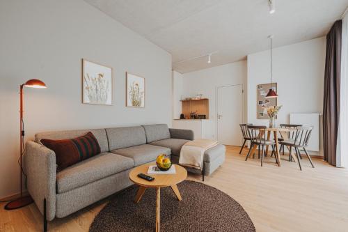 1 king bed, 1 sofa bed