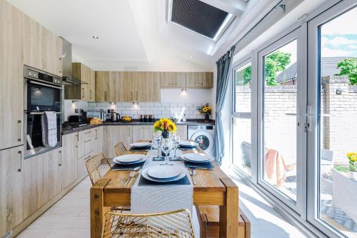 Stunning Riverside 3-Bed Home by 53 Degrees Property in Manchester with Garden & FREE Parking!, Manchester (photo 8)