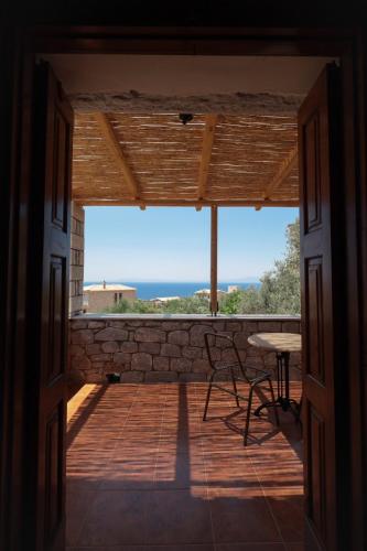 CASA DI MANI KOTRONI Vacation 2 bedroom Maisonette with shared pool in Riglia