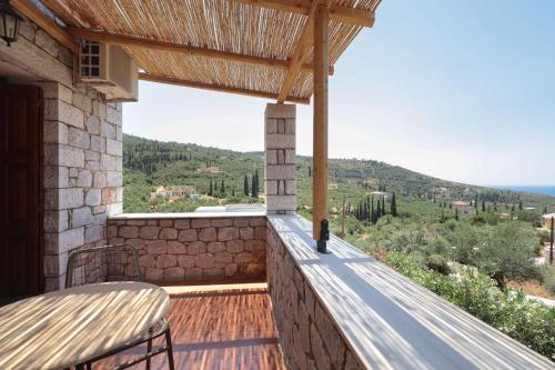 CASA DI MANI KOTRONI Vacation 2 bedroom Maisonette with shared pool in Riglia