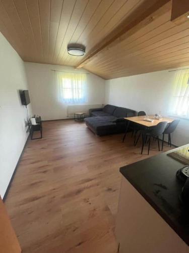 CROWN LIVING - Wohlfühl Studios - Self CheckIn - Parkplatz - Küche (CROWN LIVING - Wohlfuhl Studios - Self CheckIn - Parkplatz - Kuche) in كرومباش