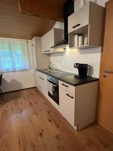 CROWN LIVING - Wohlfühl Studios - Self CheckIn - Parkplatz - Küche (CROWN LIVING - Wohlfuhl Studios - Self CheckIn - Parkplatz - Kuche) in كرومباش