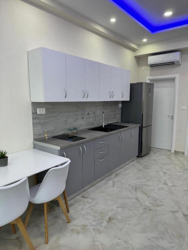 Konyha, A3 Apartments in Velipoje