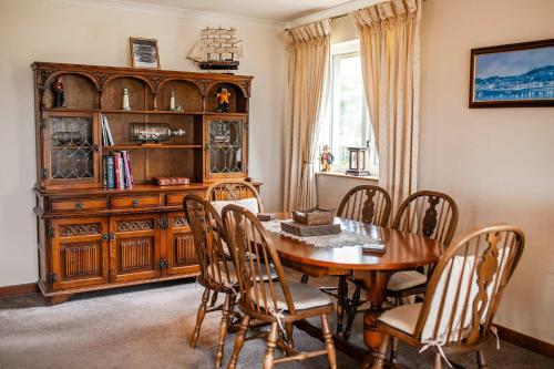 Spacious 4BD Home with Stunning Oban Views in Soroba